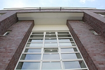 Barrierefreie 3,5-Raum- Hochpaterrewohnung mit Aufzug und riesigem Balkon im repräsentativen Gebäude